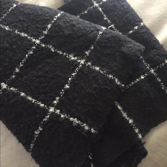 Cozy fall scarf/ wrap - window pane design - Picture 4 of 4